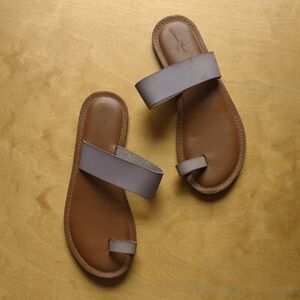 Universal Thread Two-Strap Brown Sandals with Taupe Straps